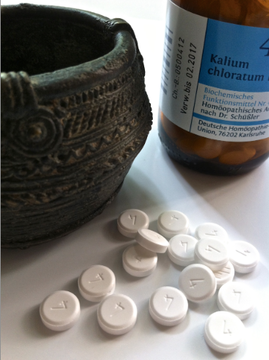 Nr. 4, Kalium cloratum, Globulix, Katrin Reichelt, Schüßler-Salze, Schleimhäte, Entzündung